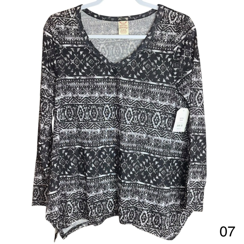faded glory s 4-6 aztec abstract pattern black white long sleeve lite womens top